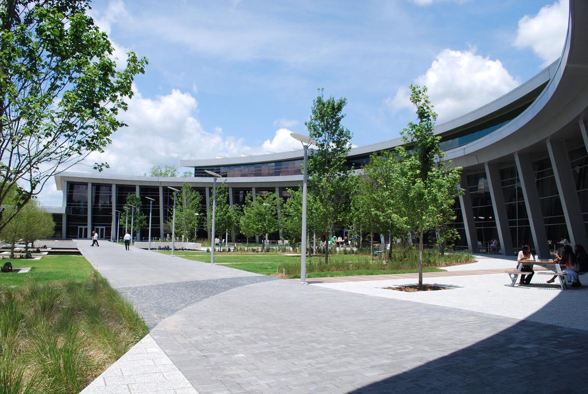 CenturyLink’s tech campus outdoor plaza designed by EDGE.