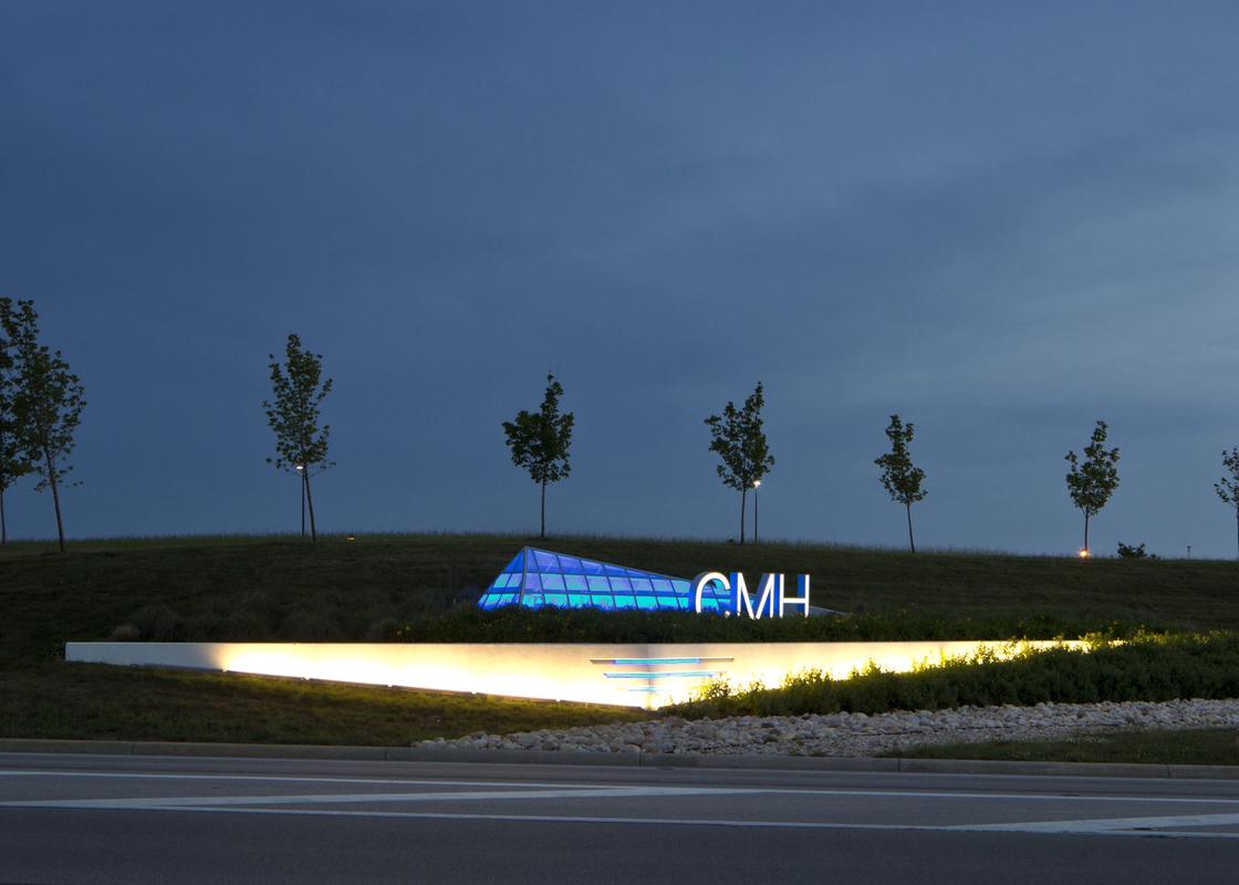 Night signage light at CMH, John Glenn Columbus International Airport Gateways, master planning by EDGE. 