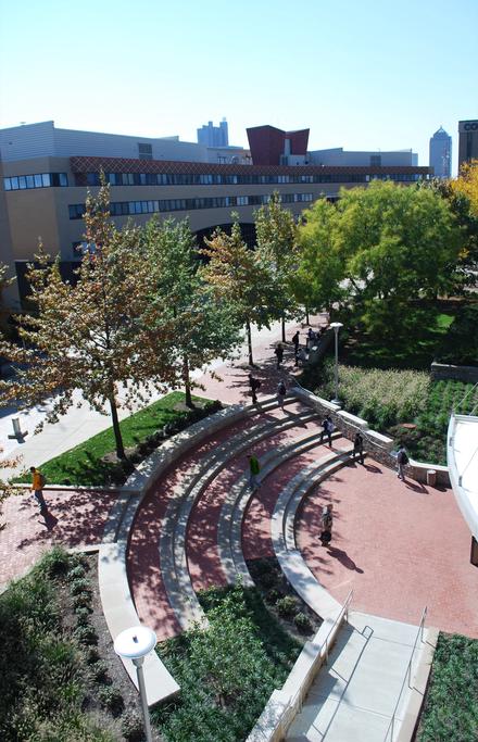 Columbus State Community College entry plaza and amphitheater designed by EDGE. 
