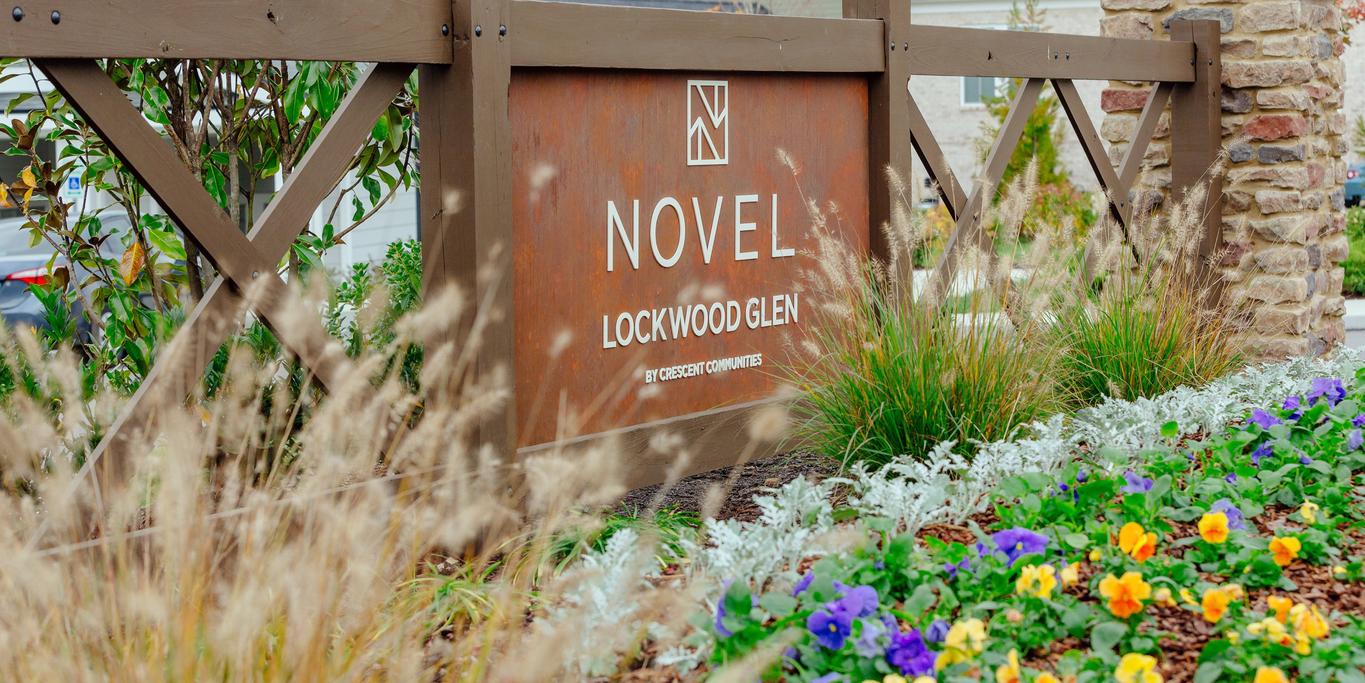 Novel Lockwood Glen