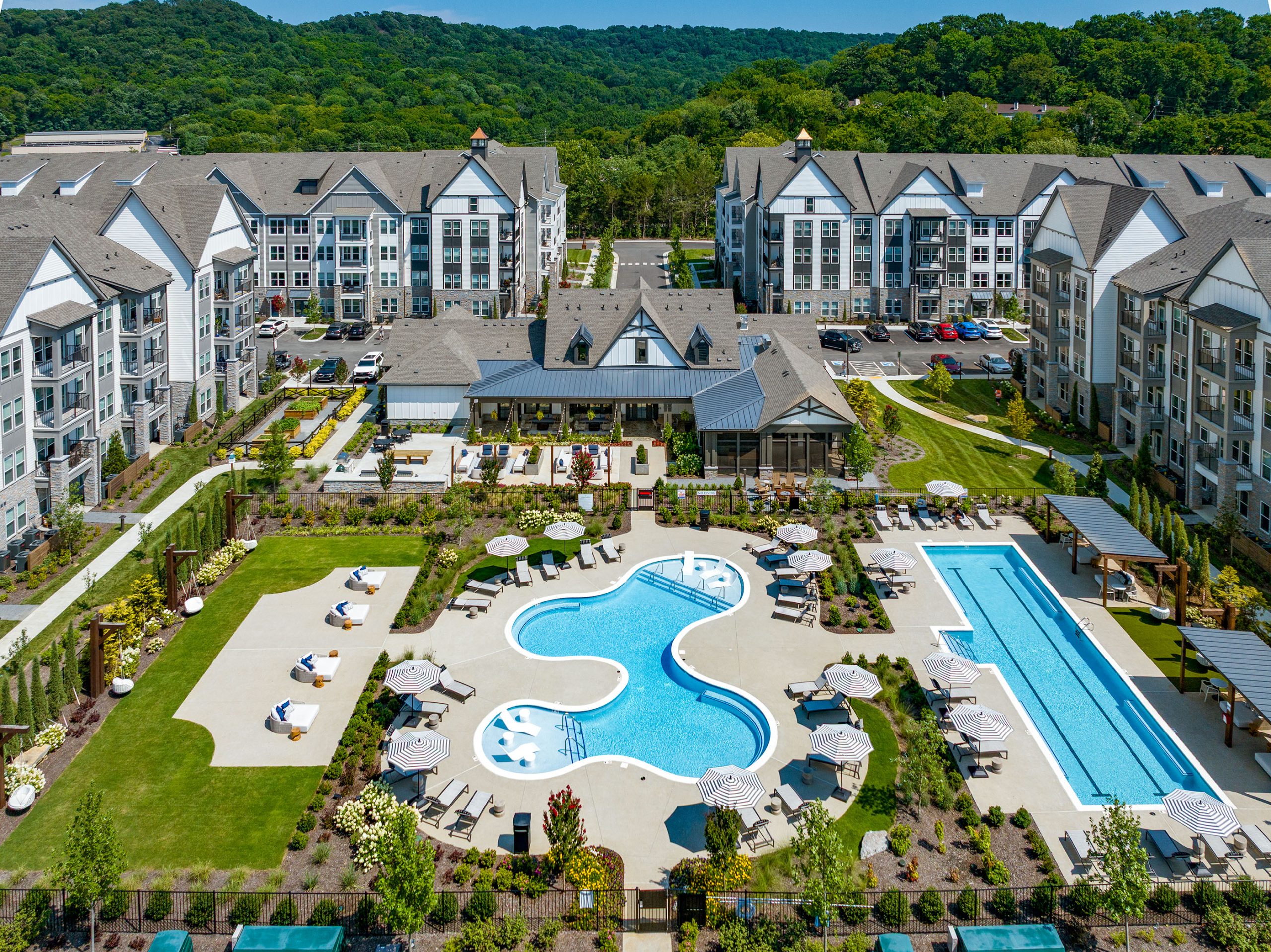 Novel Harpeth Heights Multifamily Community Tennessee